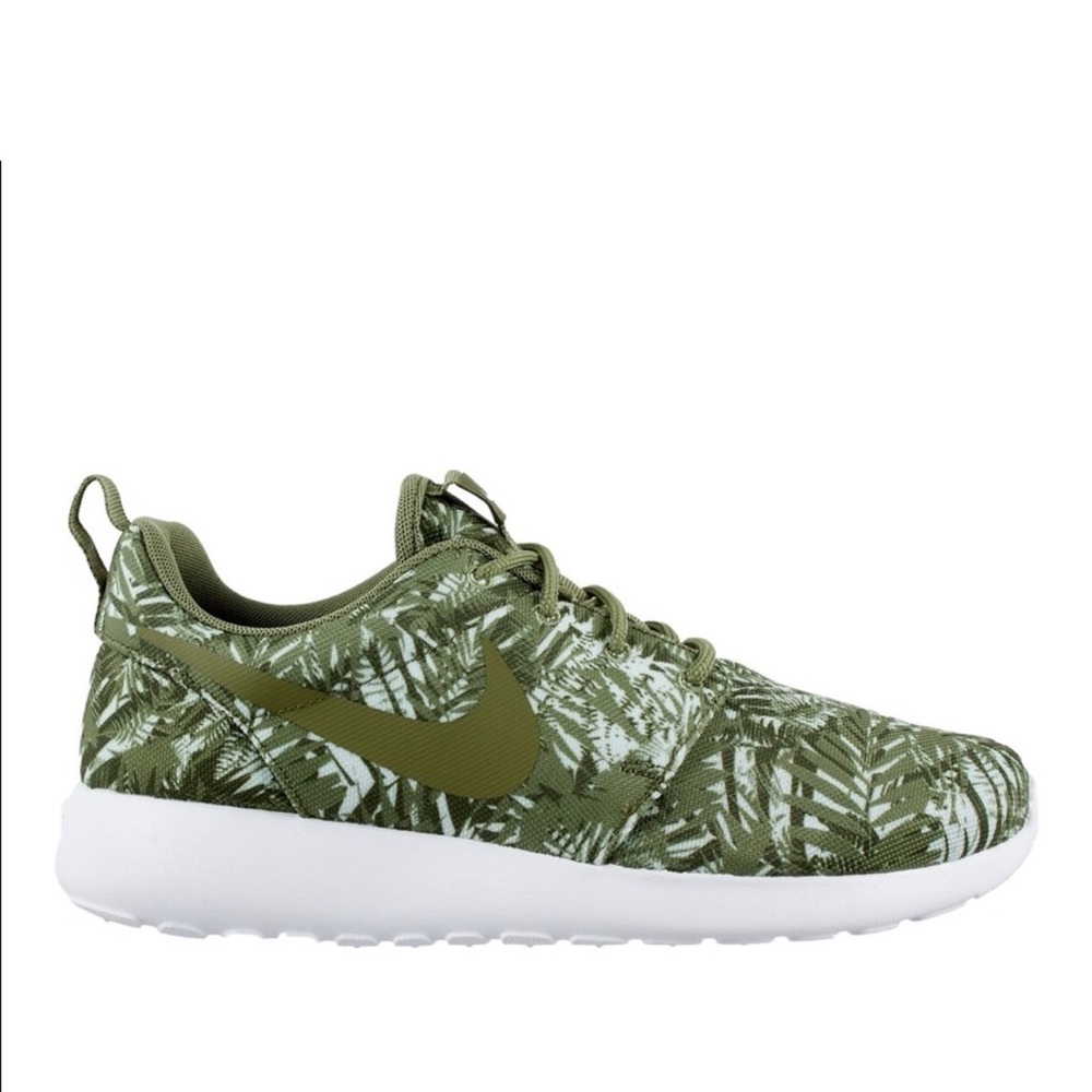 Nike Roshe One Print Green Leaves Tropical Sneakers Size 9 Women’s